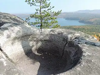 Каменная чаша