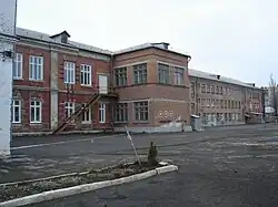 Внутренний двор и вид на пристроенное здание