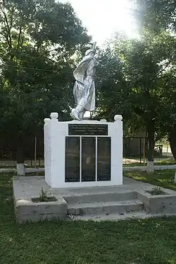 Памятник Воину-освободителю в с. Адильотар