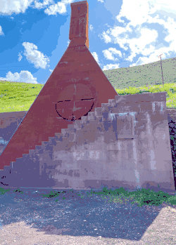 Мемориал, построенный у Монастыря Хогеванк села Сарнахбюр[арм.] в память воинов-участников Сардарапатского сражения.