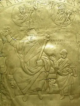 Аспар, его отец Ардавур, старший сын Ардавур-младший и Плинта, консул 419г.  Изображение на "миссории Аспара" (фрагмент).