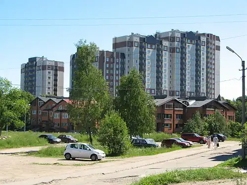 Жилой комплекс «Сайма» (на заднем плане)