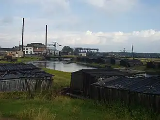 Завод в пос. Самодед и река Ваймуга