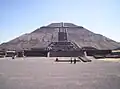 Пирамида Солнца, вид спереди
