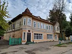 Жилой дом с торговыми помещениями