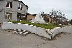 Братская могила воинов, погибших при защите г. Порт-Петровска от банд Гоцинского. На могиле установлен памятник