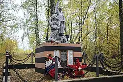 Братская могила советских воинов (большая)