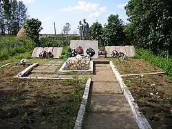 Братская могила советских воинов, погибших в борьбе с фашистами