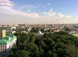 Парк Странноприимного дома (институт Склифосовского) площадью 7.7 га