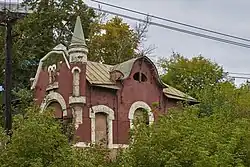 Деревянный кассовый павильон