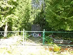 Братская могила советских воинов, погибших в борьбе с фашистами