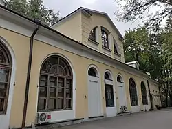 Кладовые здания служб