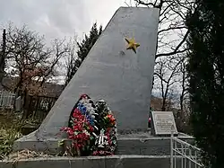 Братская могила советских летчиков, погибших во время авианалета на Ялтинский морской порт