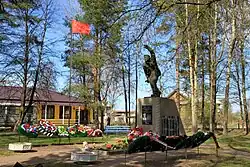 Братское кладбище советских воинов, погибших в борьбе с фашистами. Здесь похоронен Герой Советского Союза К.А. Кулик (1917-1944)