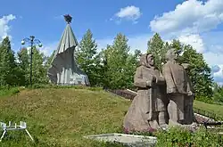 Памятник Героям Советского Союза алданцам П.Н. Кирьянову, А.И. Лебедеву, М.С. Жадейкину, М.М. Космачеву, М.П. Теплякову, погибшим в годы Великой Отечественной войны