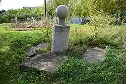 Семейное захоронение Вецель (с надгробиями)