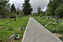 Воинское кладбище, на котором захоронено 107 советских воинов, умерших от ран в госпитале в годы Великой Отечественной войны