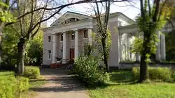 Восточный флигель