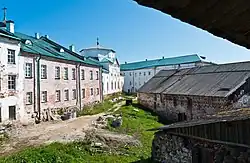 Хозяйственные постройки и фортификационные сооружения на Сельдяном мысе