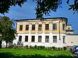 Шуйская 8-летняя школа № 12, в прошлом жилой дом с хозяйственными строениями купца Василия Максимовича Киселева