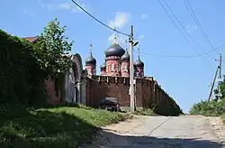 Монастырская ограда с башнями и воротами