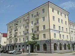 Жилой дом со встроенным магазином