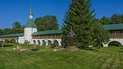 Прясло стены между башней на Кузнечных воротах и юго-восточной башней